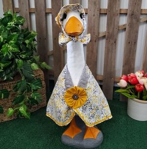 Porch Goose Outfit With Bonnet Yellow Floral New